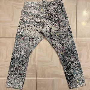 Nike multi colored capri length leggings. Size: Medium. NEW: without tags